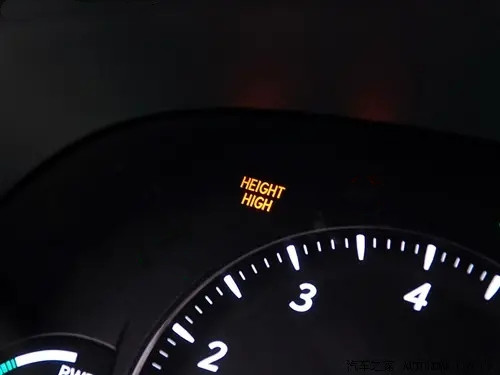 雷克萨斯LS车身高度控制指示灯“HIGH”点亮