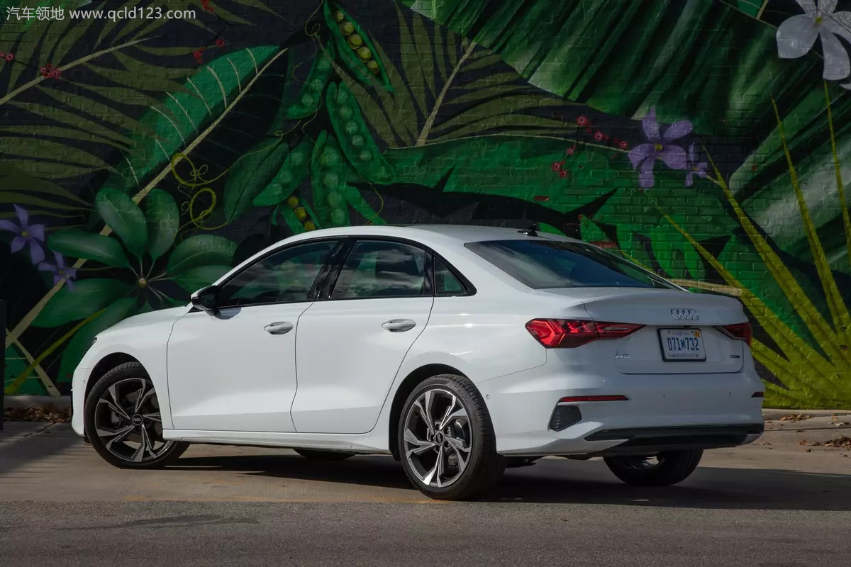 a08a381319fe6239d91a007fb43b2eaf_audi-a3-2022-07-exterior-rear-angle-white_副本