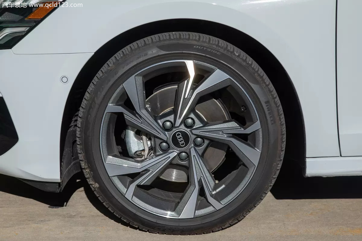 d05c87516b2f85df69c88a7a62ea5d05_audi-a3-2022-10-exterior-wheel-white_副本