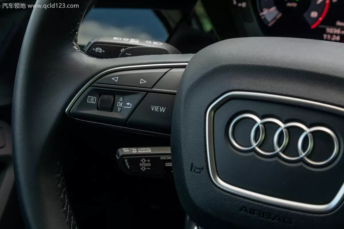 58a0be4fb950ffcc84d19c740f8e514b_audi-a3-2022-017-badge-controls-interior-sedan-steering-wheel-scaled_副本