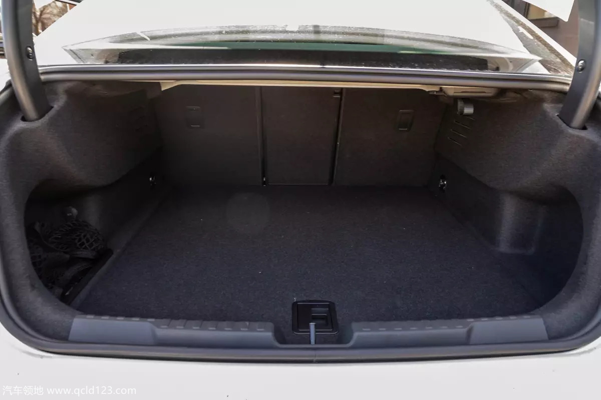 d1a7b4e0ab0022681f1ff88a68012151_audi-a3-2022-036-cargo-interior-sedan-scaled_副本