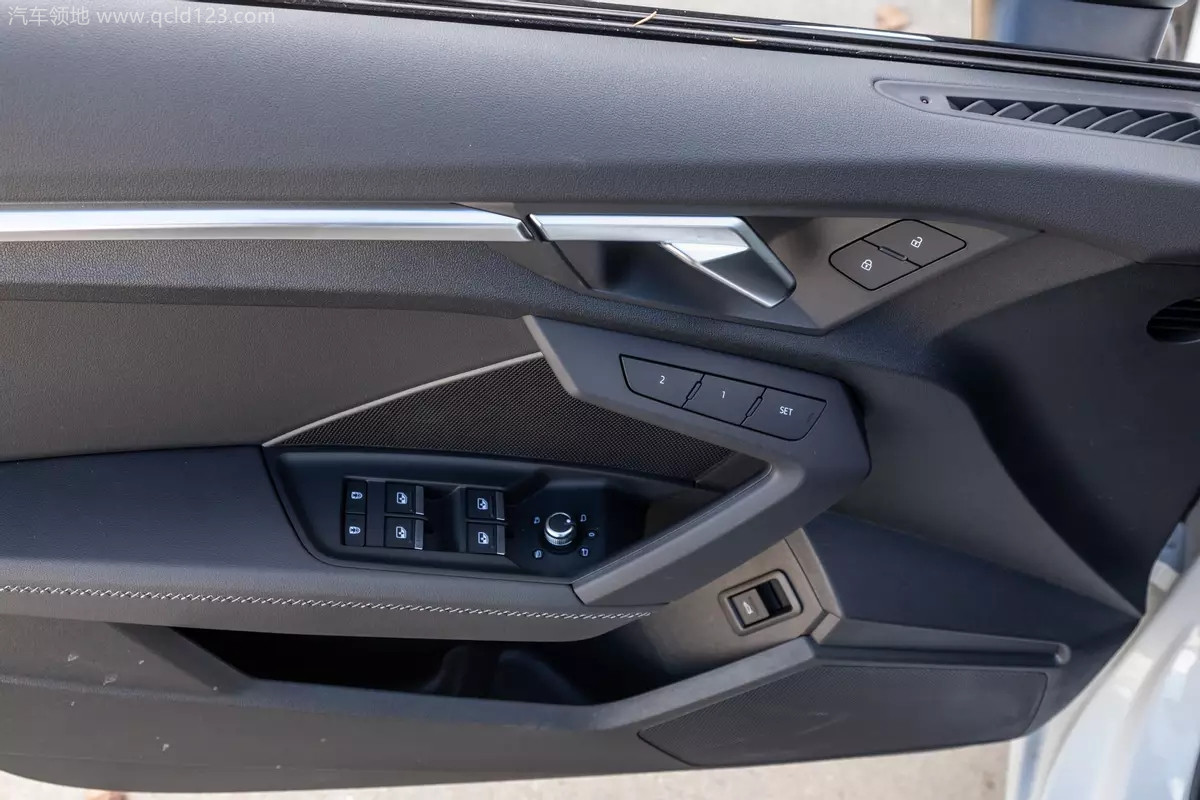 a88f4e48a066ad2973aca56976f30a62_audi-a3-2022-31-doors-interior_副本