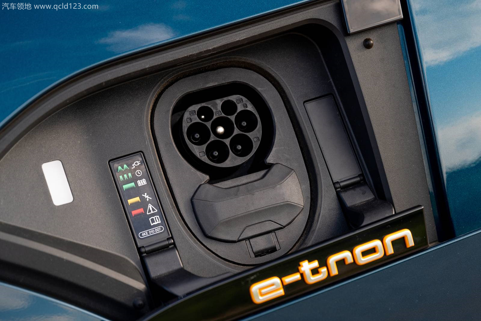 2022_audi_e-tron_4dr-suv_premium-plus_edetail_oem_3_1600x1067_副本