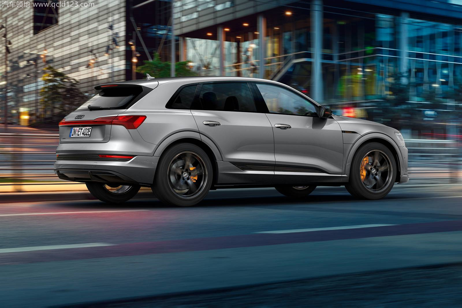 2022_audi_e-tron_4dr-suv_chronos-edition_rq_oem_1_1600x1067_副本