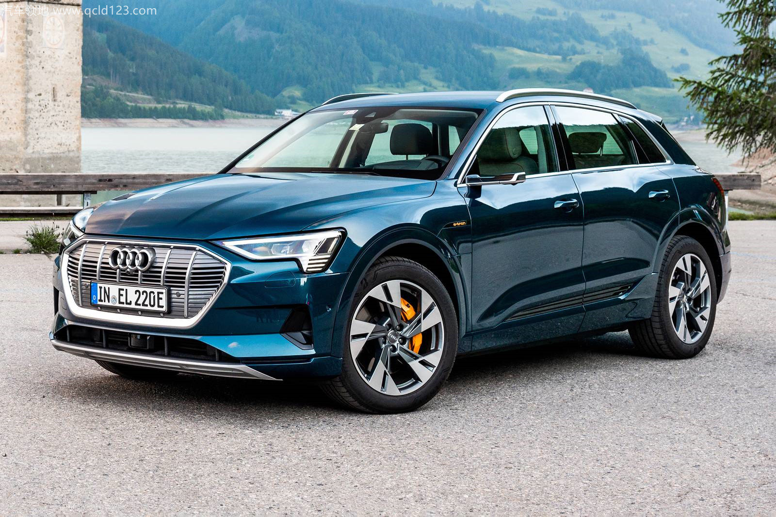 2022_audi_e-tron_4dr-suv_premium-plus_fq_oem_2_1600x1067_副本