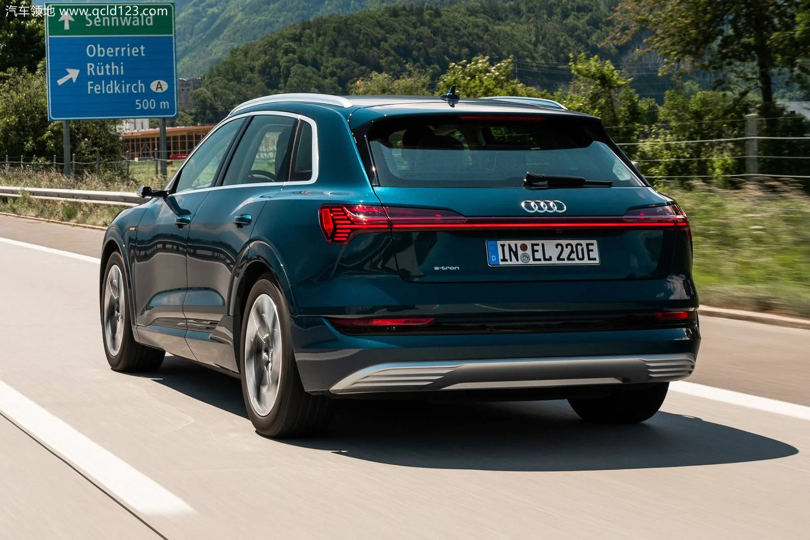 2022_audi_e-tron_4dr-suv_premium-plus_rq_oem_4_1600x1067