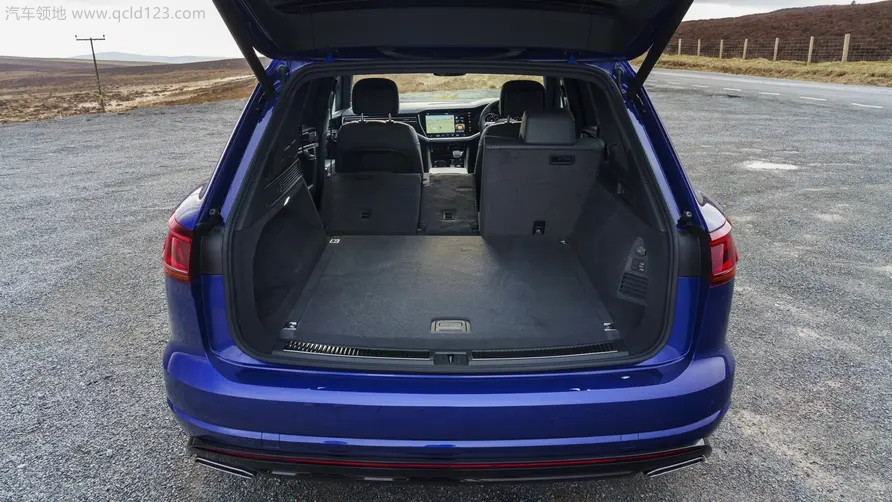 medium-29785-thetouaregrehybrid