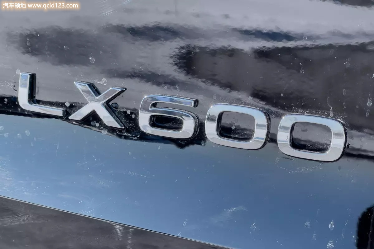 lexus-lx600-2022-10-badge-black-exterior-suv-scaled