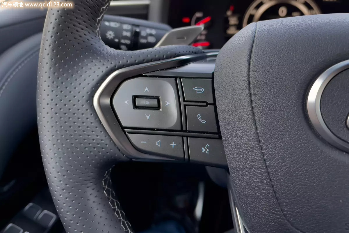 lexus-lx600-2022-17-interior-controls-steering-wheel-suv-scaled