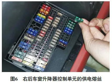 2016款宾利GT仪表盘上的多个故障灯点亮6