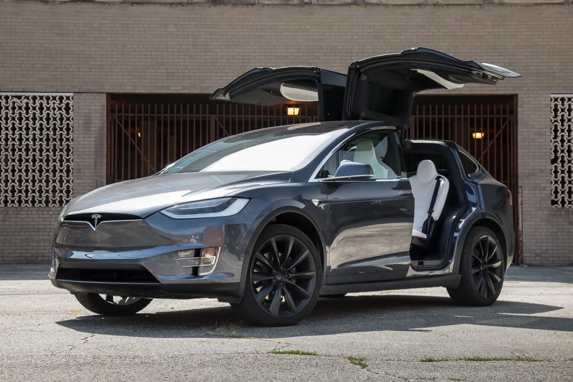 外媒：2018年特斯拉Model X点评:一辆完美的电动汽车遇上一辆古怪的SUV