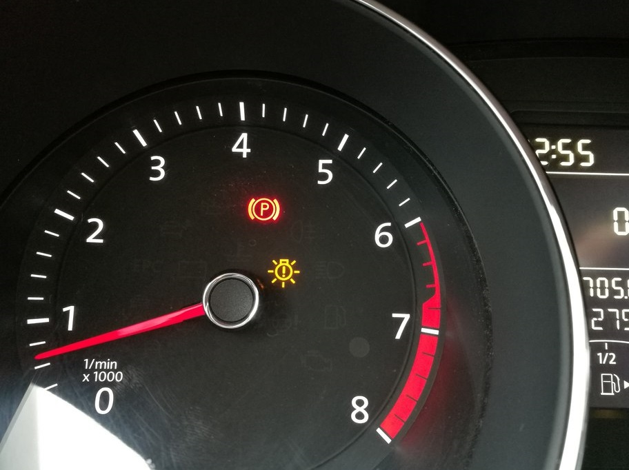 大众速腾更换车身控制单元BCM后灯光故障提示灯点亮2.jpg