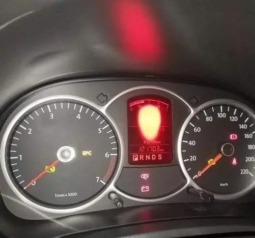 大众朗逸轿车仪表挡位显示屏出现红屏