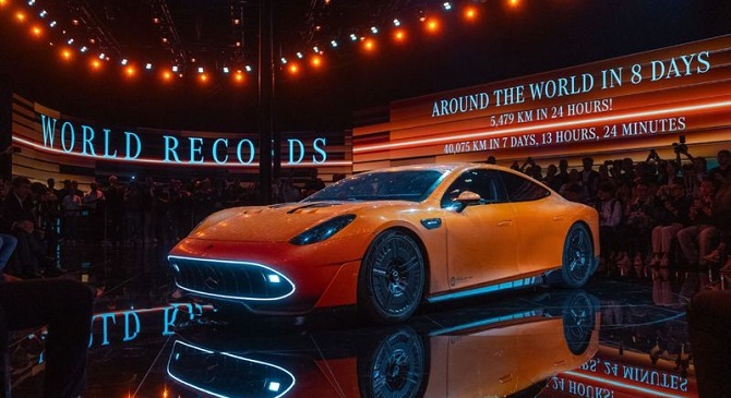 汽车领地:奔驰新发动机,1000匹,单手拿起