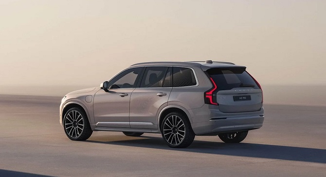 汽车领地：2025款雷克萨斯RX与2026款沃尔沃XC90对比