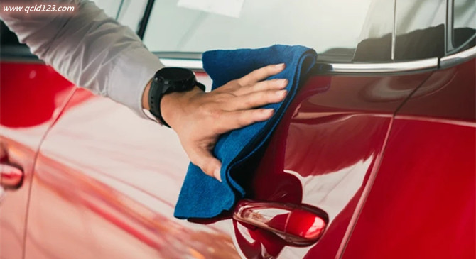 汽车领地:最适合搽玻璃的超细纤毛巾,对车漆来说却是错误的选择