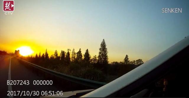男子高速违停竟为浪漫一幕 交警：扣200罚6分