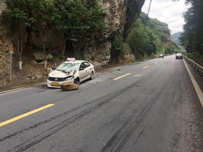 学车山路遇落石侥幸逃生 山路行车该注意什么