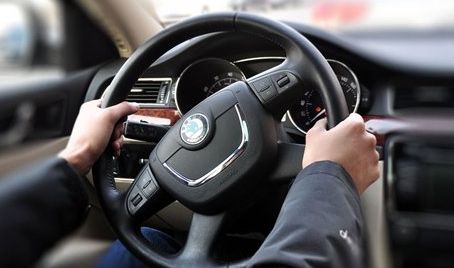 车辆跑偏就要四轮定位吗?汽车领地：还真不一定，