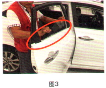 北京现代名图车门开启不良的维修操作3.jpg
