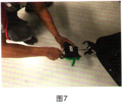 北京现代名图车门开启不良的维修操作7.jpg
