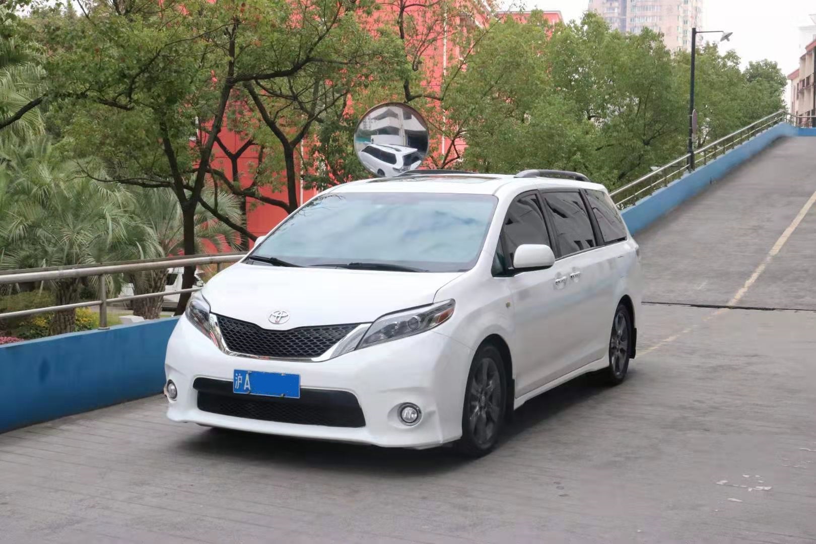2015款丰田Sienna 3.5L 两驱LE版（已售）
