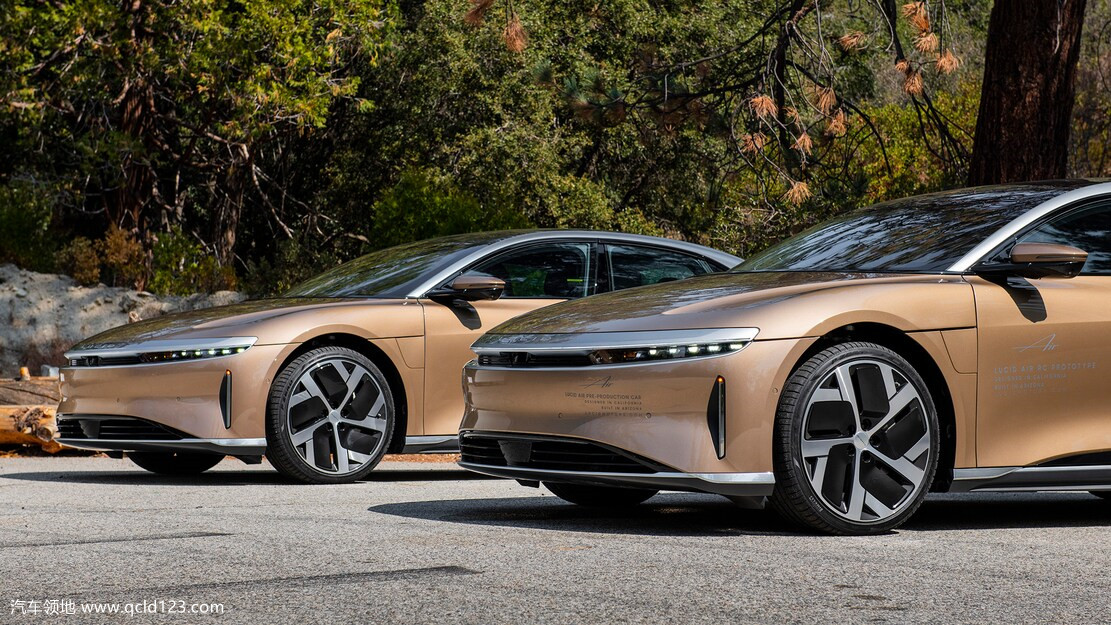 2022-Lucid-Air-Dream-Edition-R-Side-by-Side-Front-34-Detail_副本.jpg